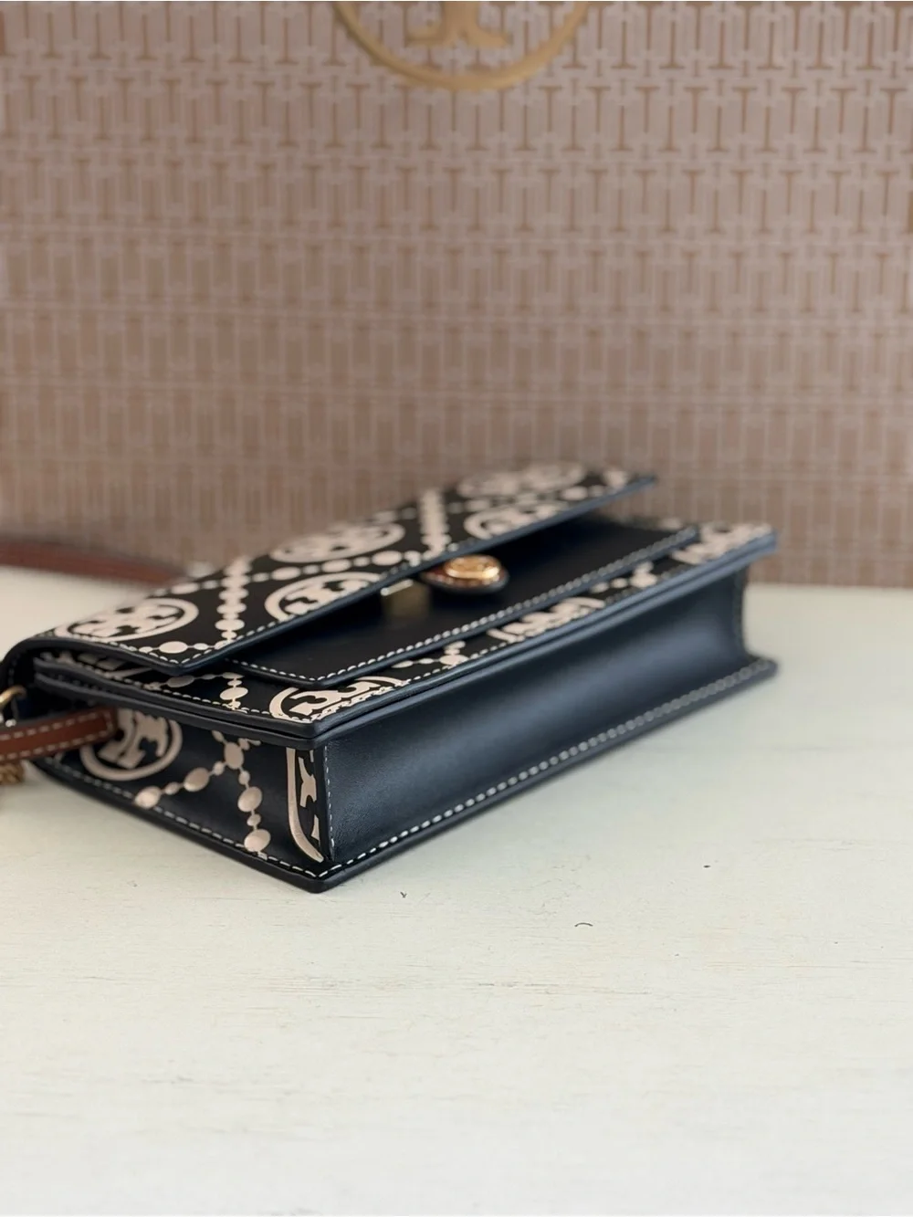 TORY BURCH T Monogram Chain Wallet Crossbody in Black /New Cream NWT